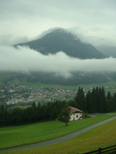 Cloud sweeps over Kirchberg